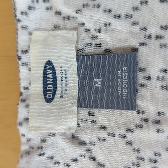 White and black top - Picture 3 of 3